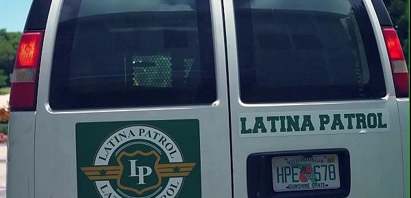  Latina immigrant sucks the US border patrol